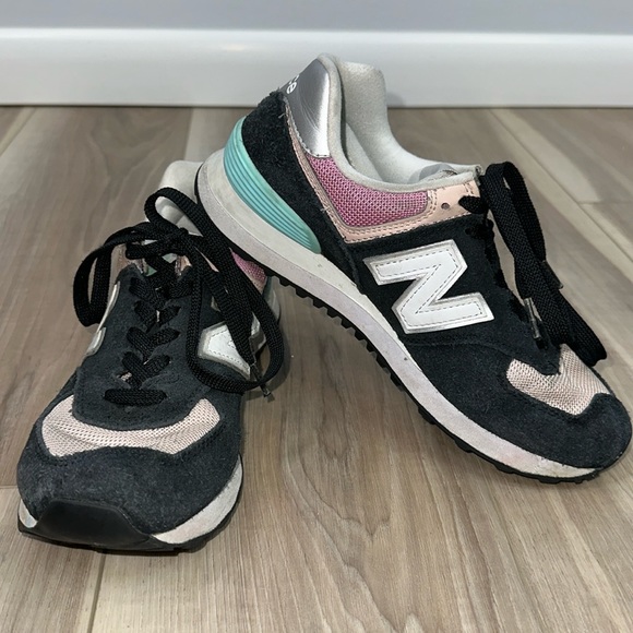New Balance women’s 574 black pink sneakers size 7.5 - Picture 1 of 7